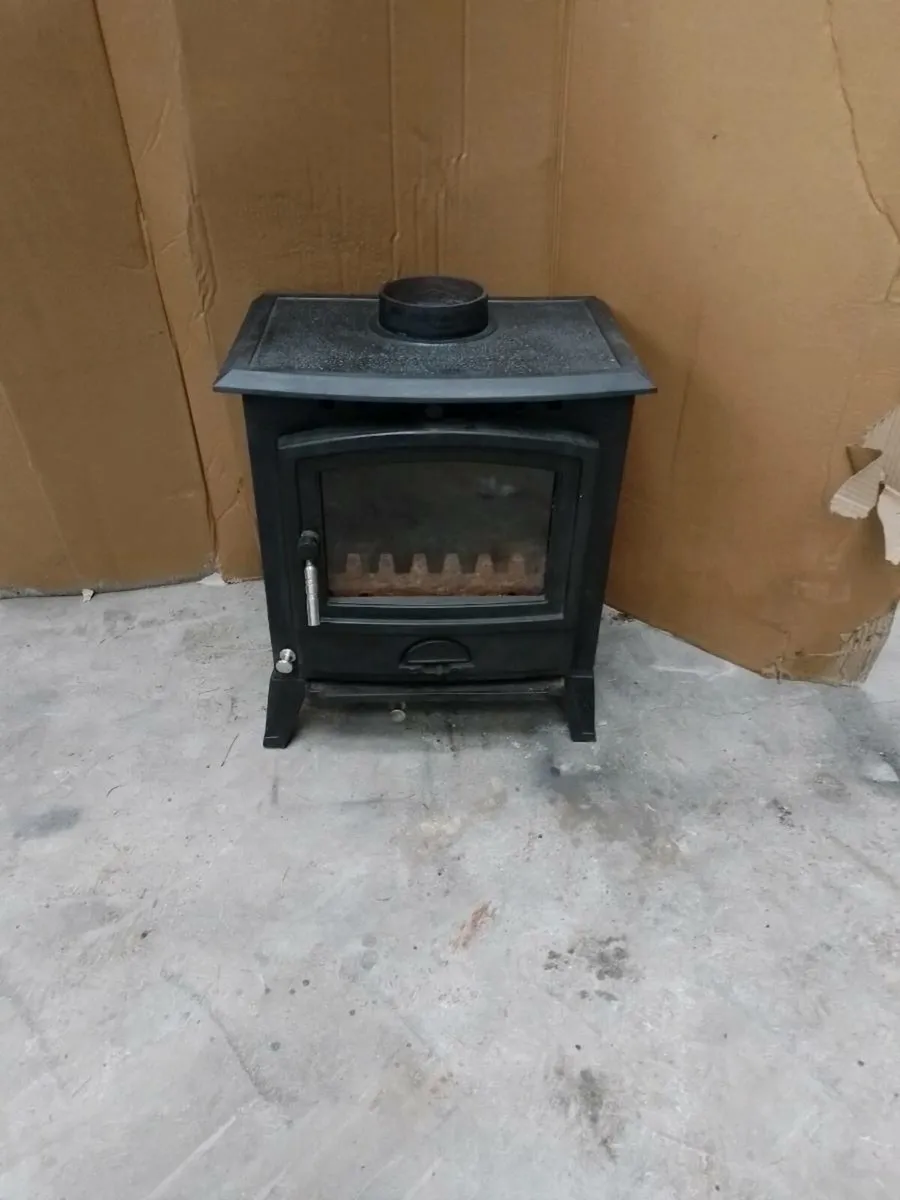 Free standing stove - Image 1