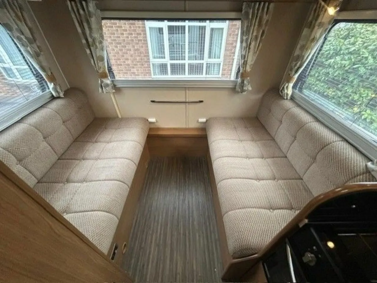 2016 Auto-Trail Tribute T-720  6 BERTH 6 BELTS - Image 4