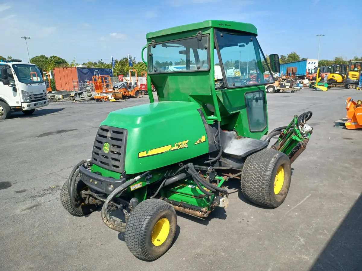 John Deere 8700 Fairway Mower cw Cab For Auction - Image 4