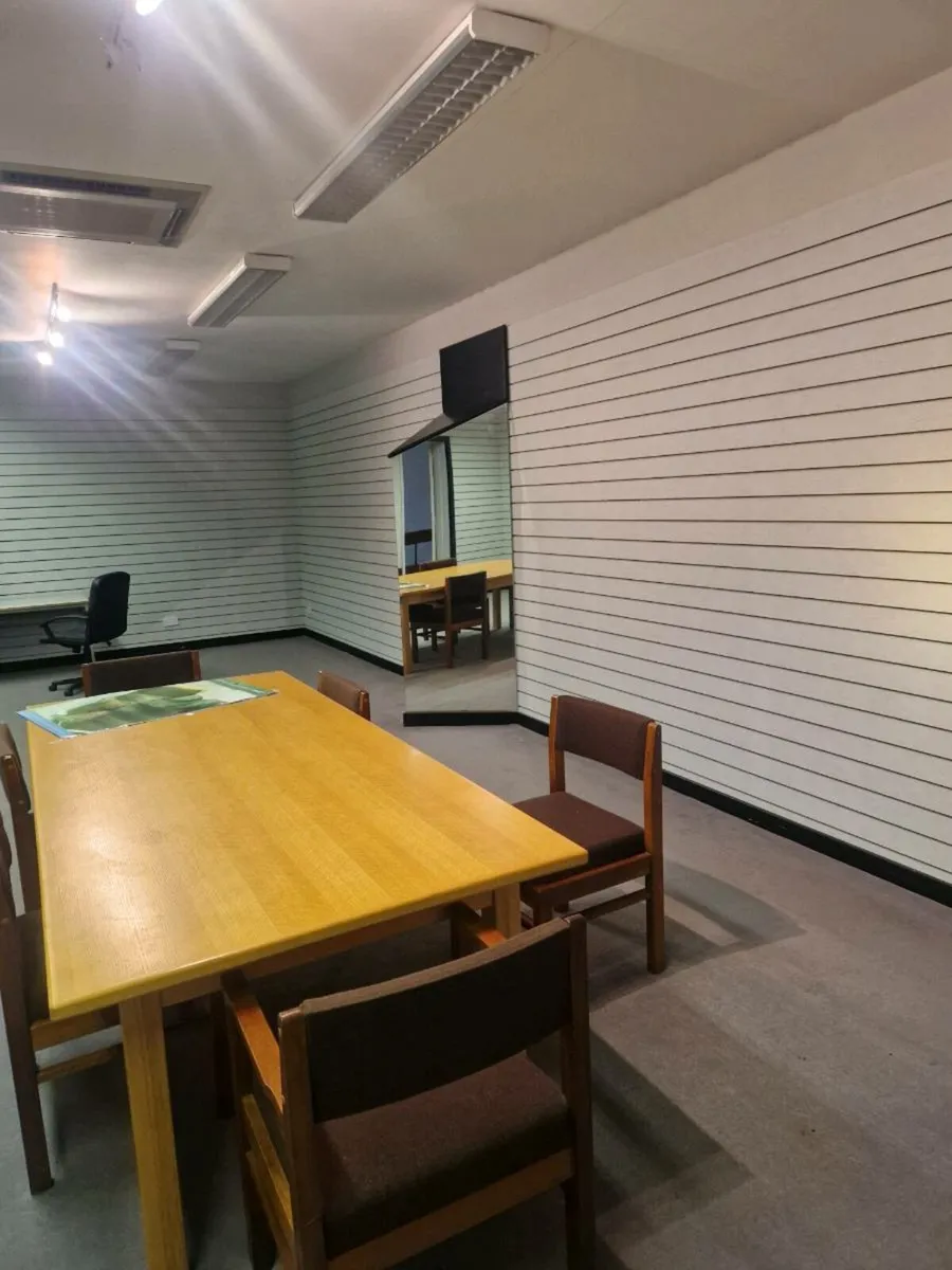 Office furniture and slot wall - Image 3