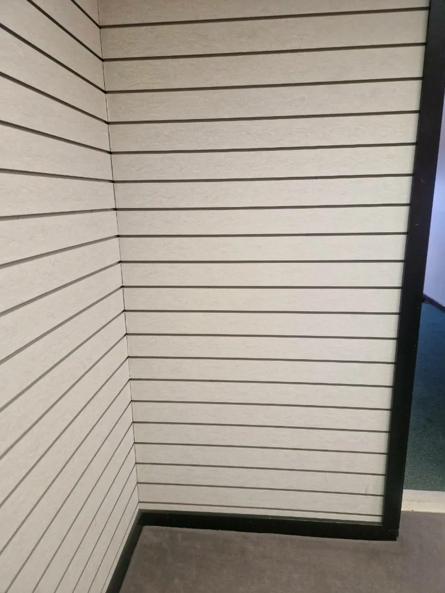 Office furniture and slot wall - Image 4