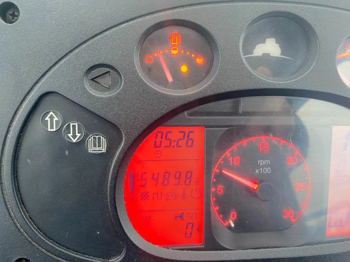 2013 McCormick MC130 tractor - Image 3