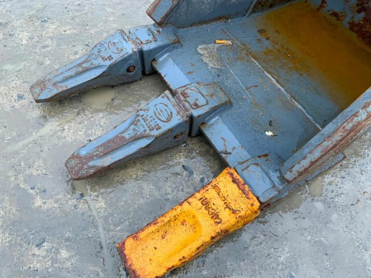 18" STRICKLAND BUCKET...50mm PINS.......284f. - Image 4