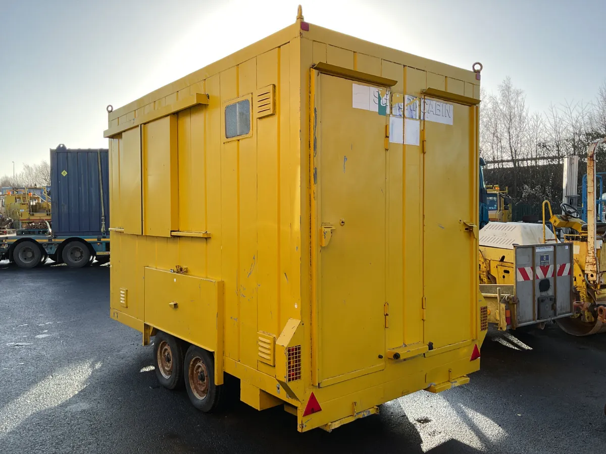 2004 Twin Axle  Welfare Unit For Auction - Image 4