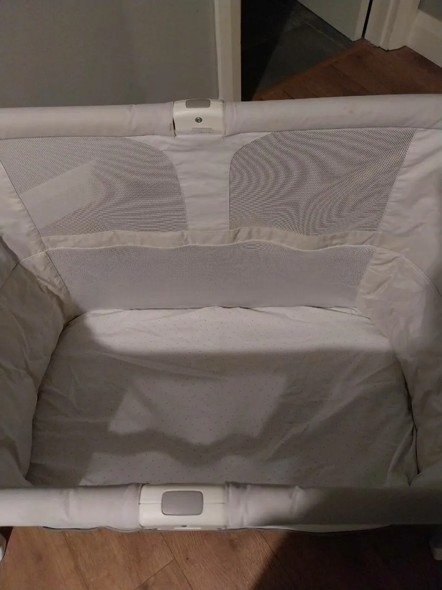 Chicco Travel Cot - Image 4