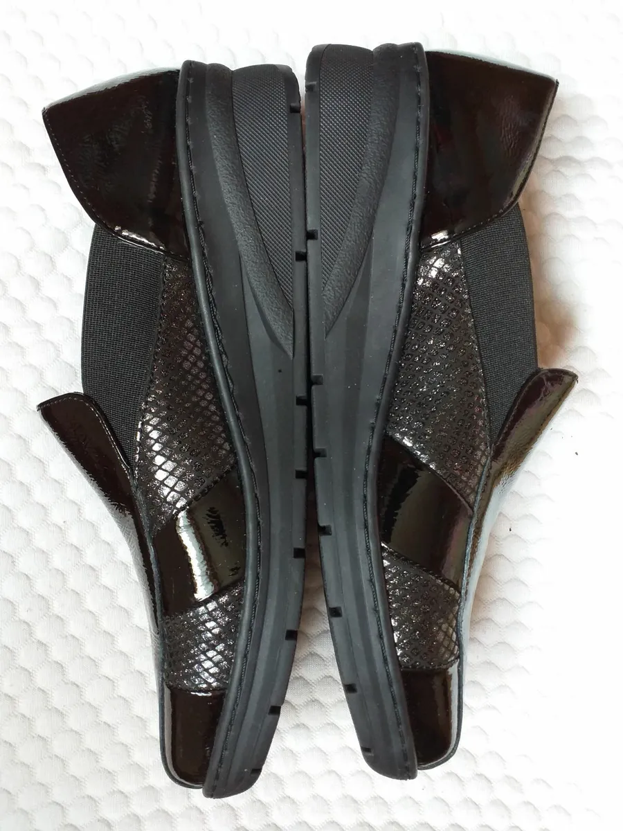 LADIES FLAT SHOES-SIZE 6 - Image 3