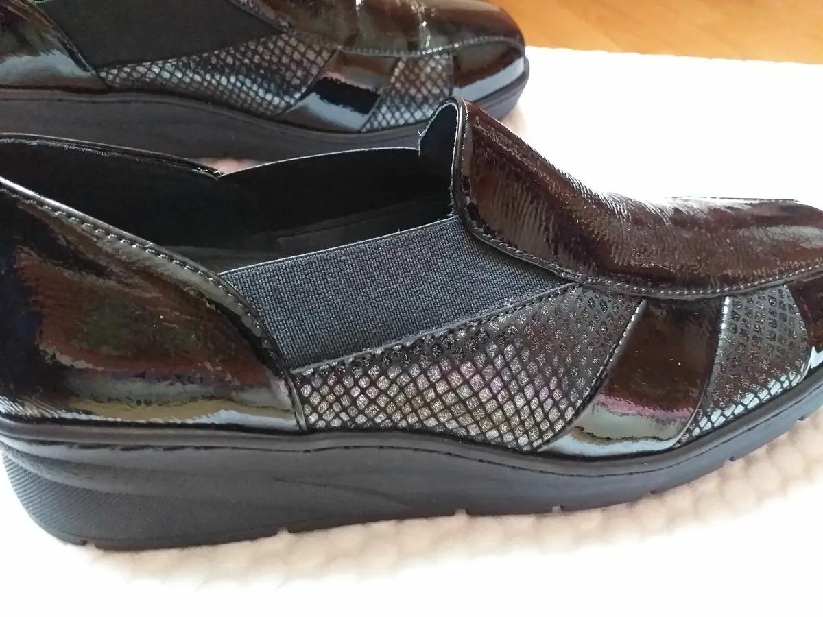 LADIES FLAT SHOES-SIZE 6 - Image 4