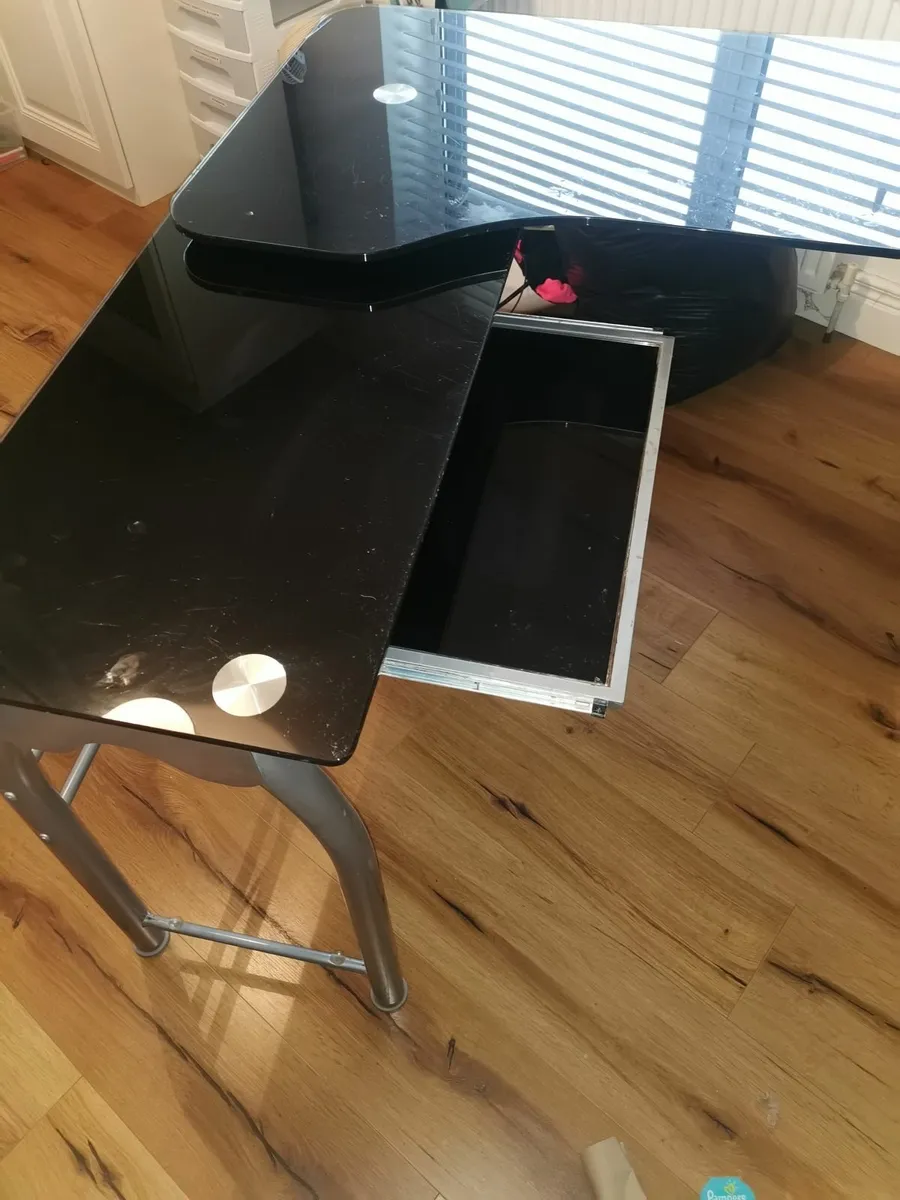 Black glass large computer desk - Image 1