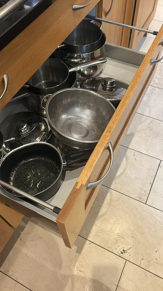 Solid kitchen with marble worktop - Image 2