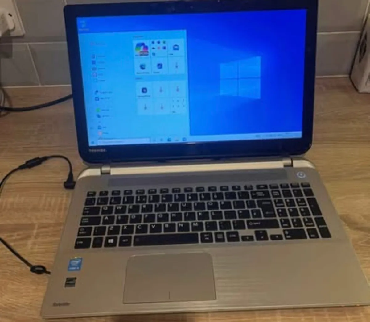 TOSHIBA SATELLITE S50-B, 15.6"
WORKING PERFECT  PE - Image 1