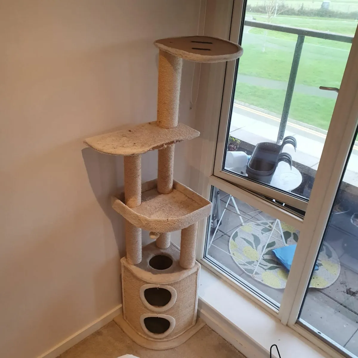 Cat tree - used - Image 1