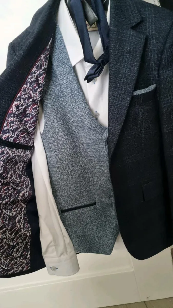 Boys Benetti Navy Communion Suit - Image 3