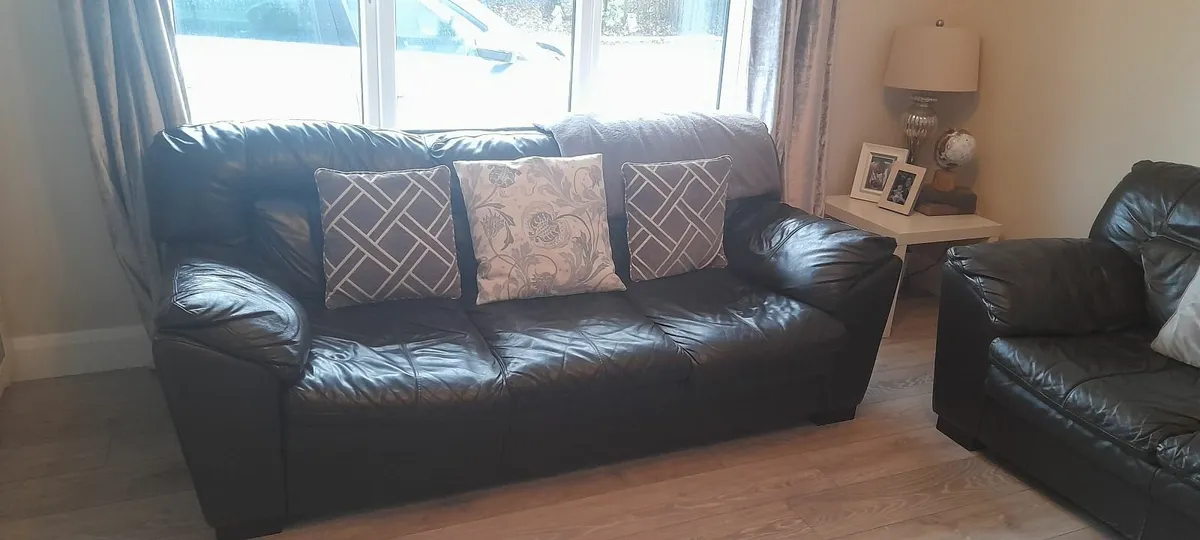 Leather couch 3 & 2 seater - Image 2