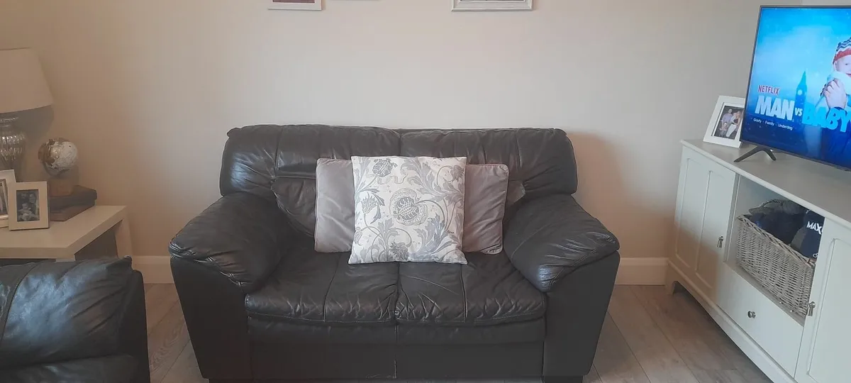 Leather couch 3 & 2 seater - Image 3