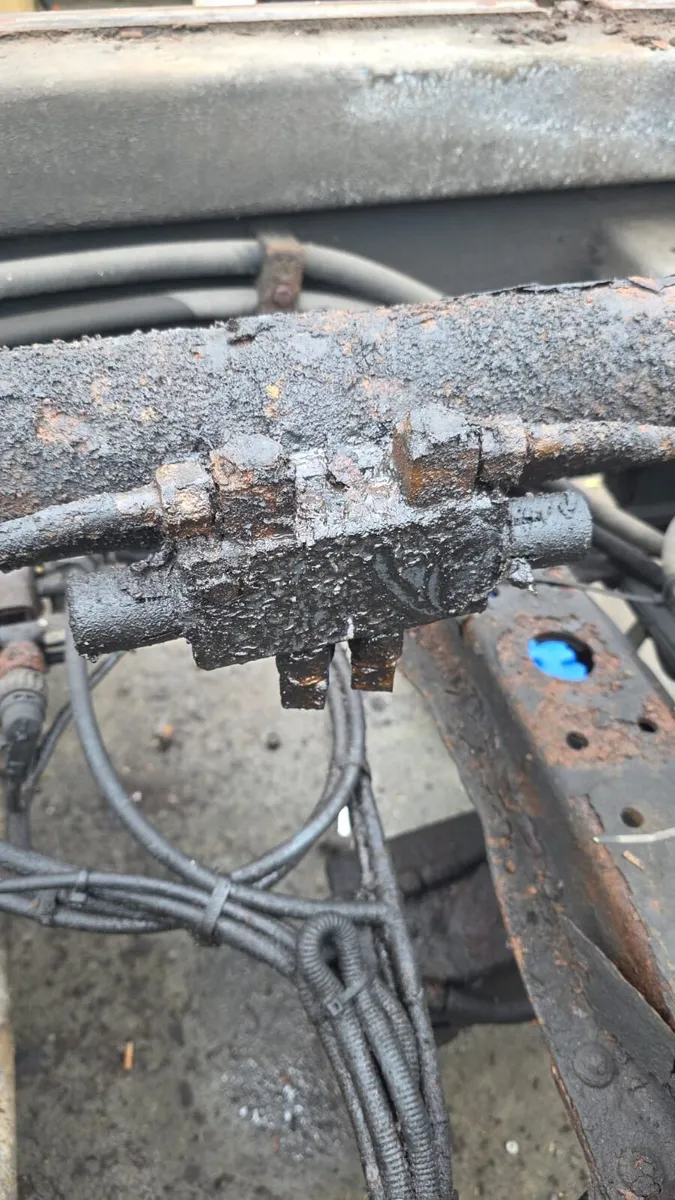 Mobile hydraulic hose replacement - Image 2