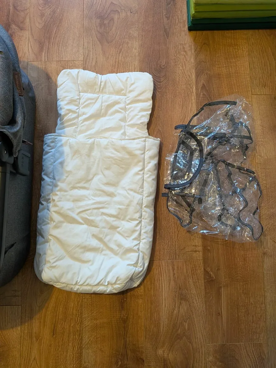 Uppa baby vista v3 carrycot - Image 2