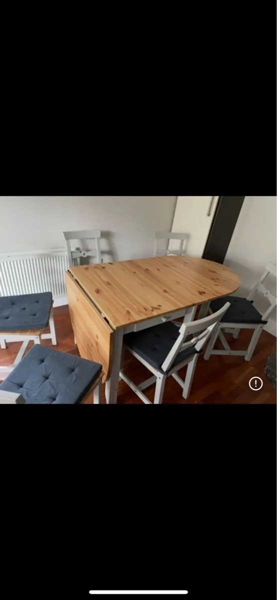 Table and chairs - Image 2