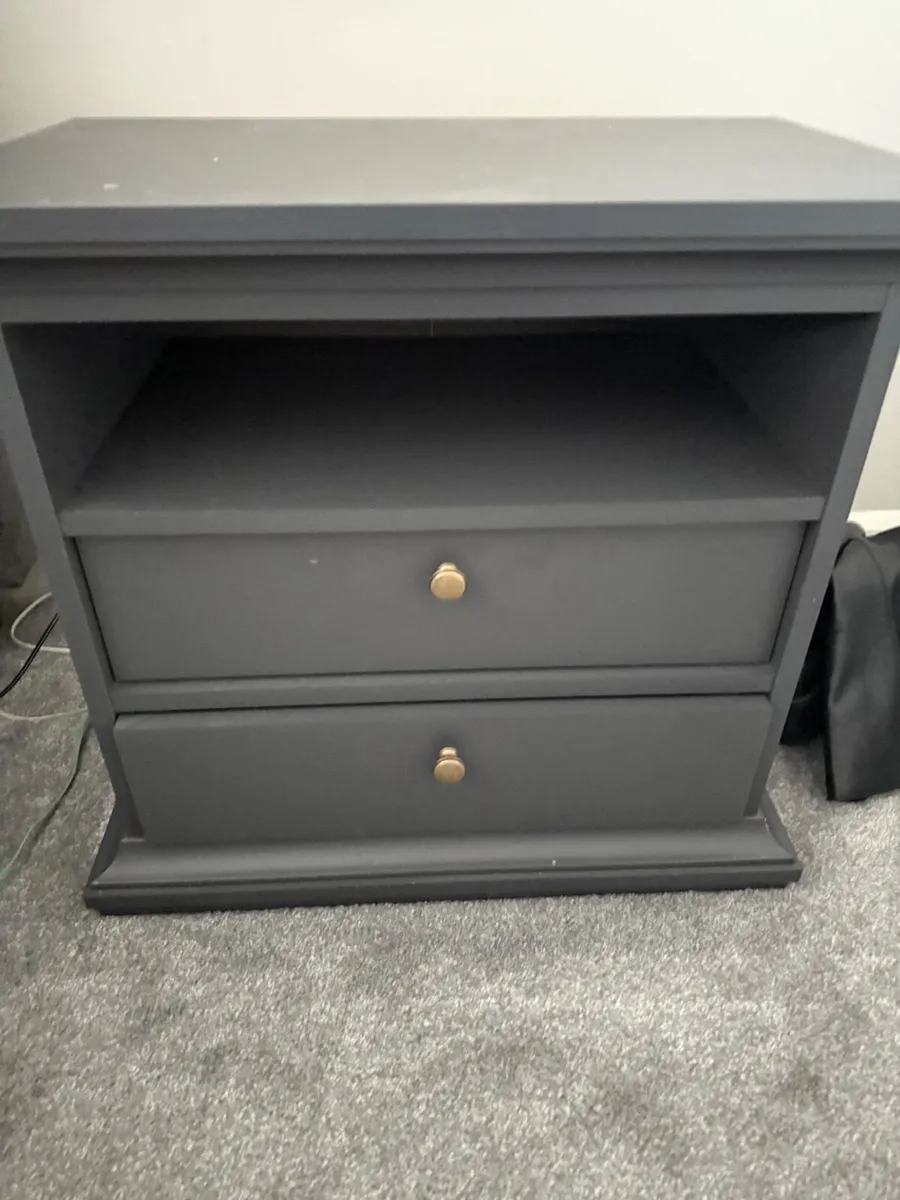 Large 8-Drawer Dresser with Matching Bedside Table - Image 3