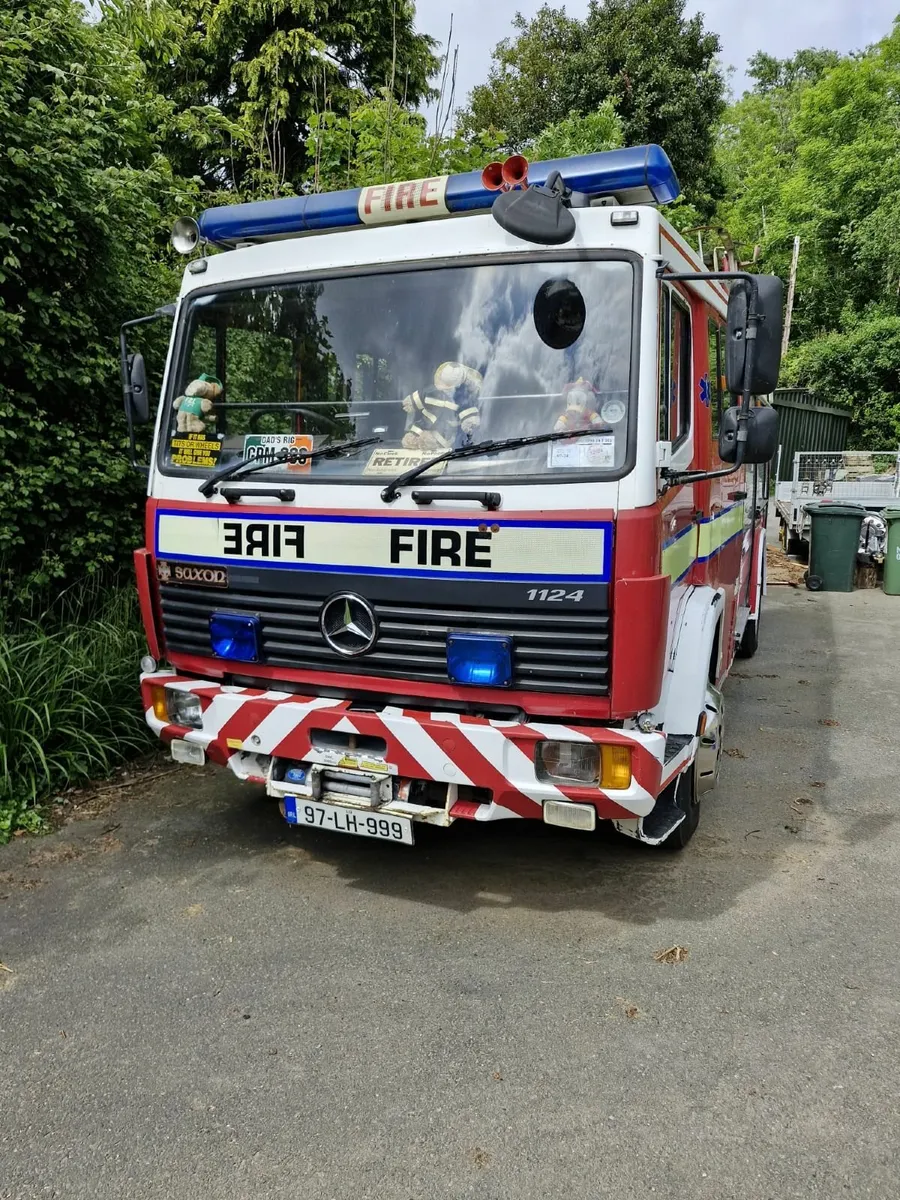Fire Engine 1997 Mercedes 1124 - Image 4