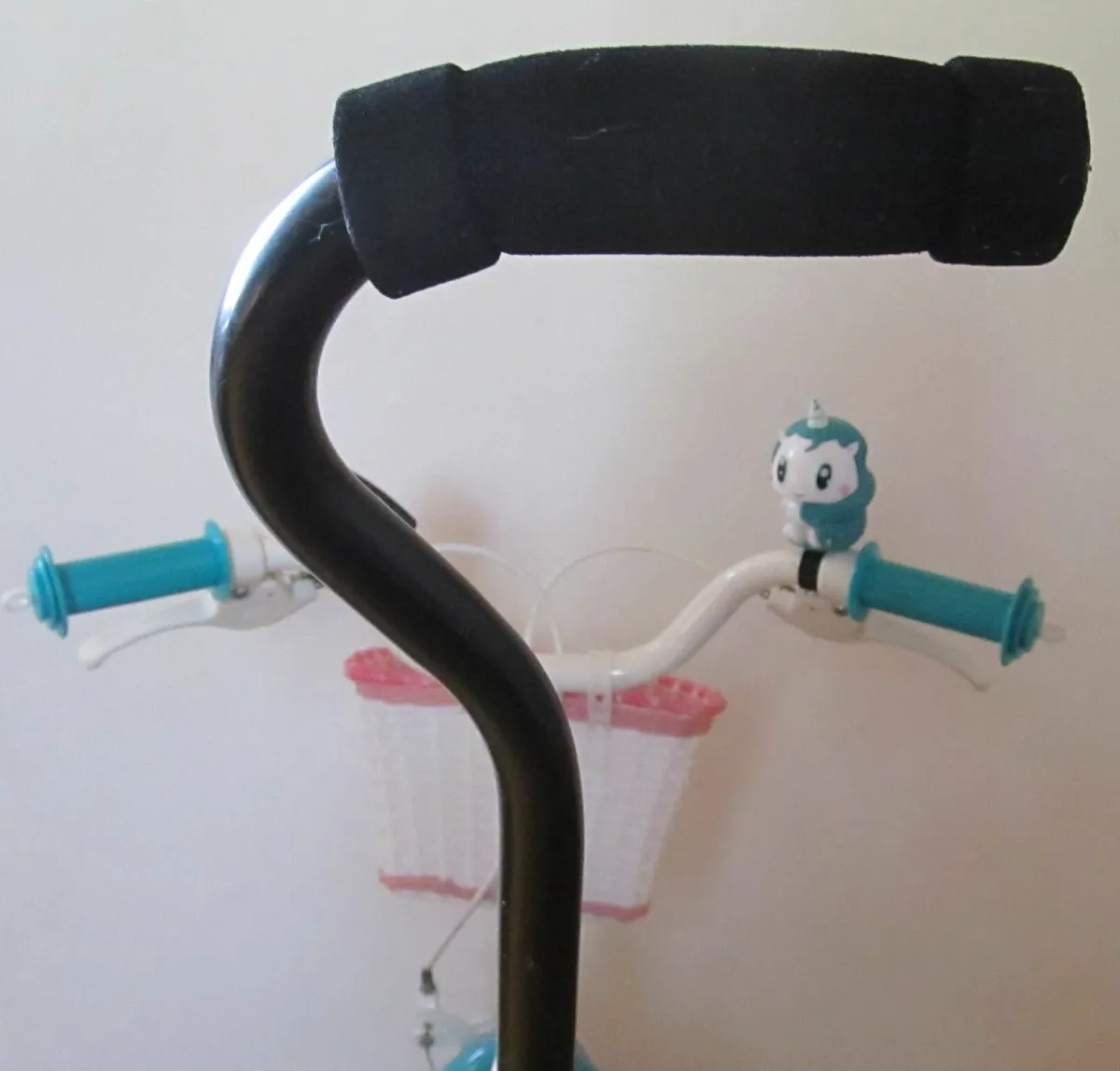 Childs Bike Apollo Petal 14inch wheels Includes : - Image 2