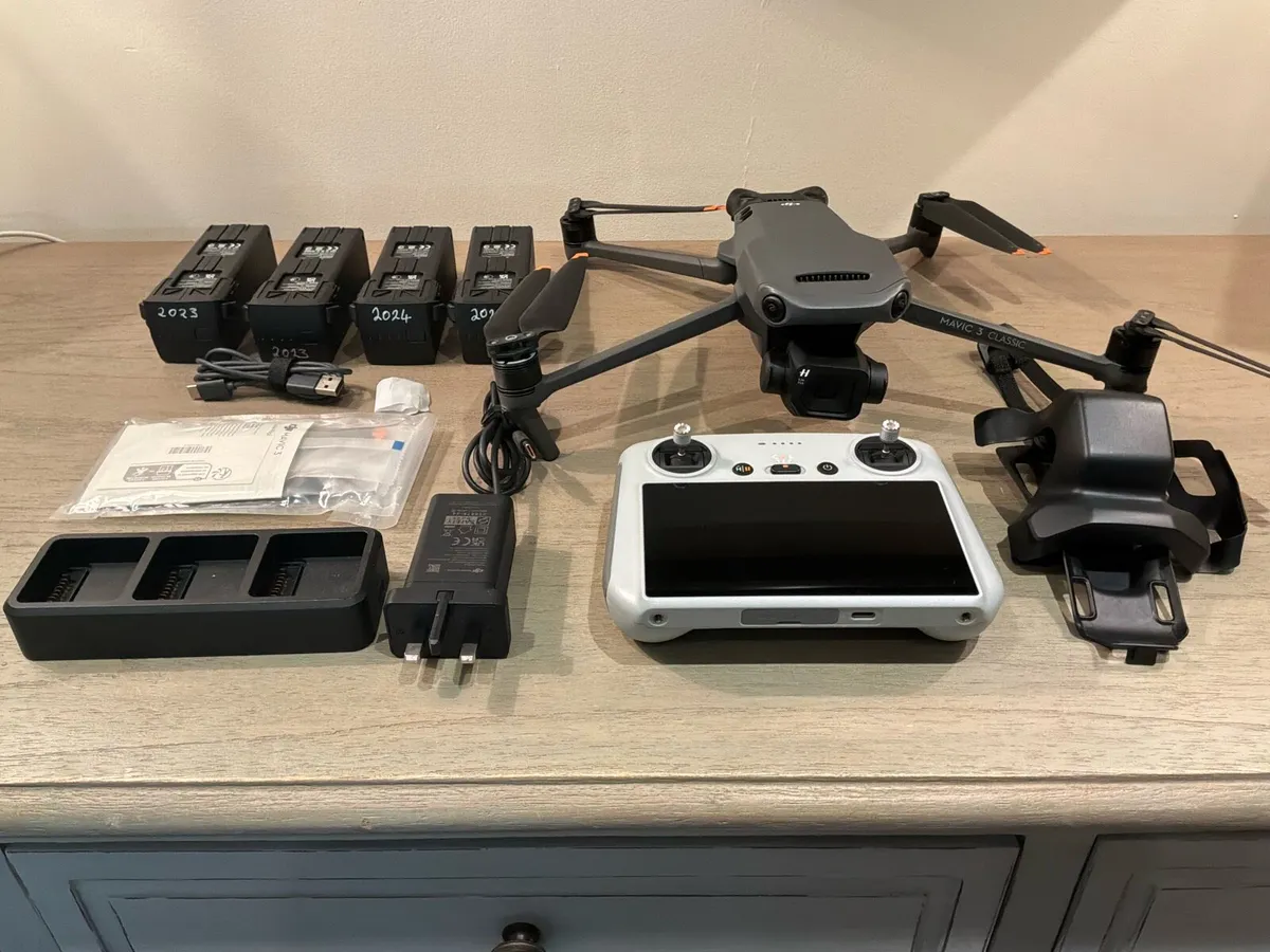 DJI Mavic 3 Classic fly more - Image 1