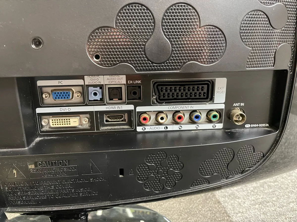 19” Samsung Tv With Remote - Image 3