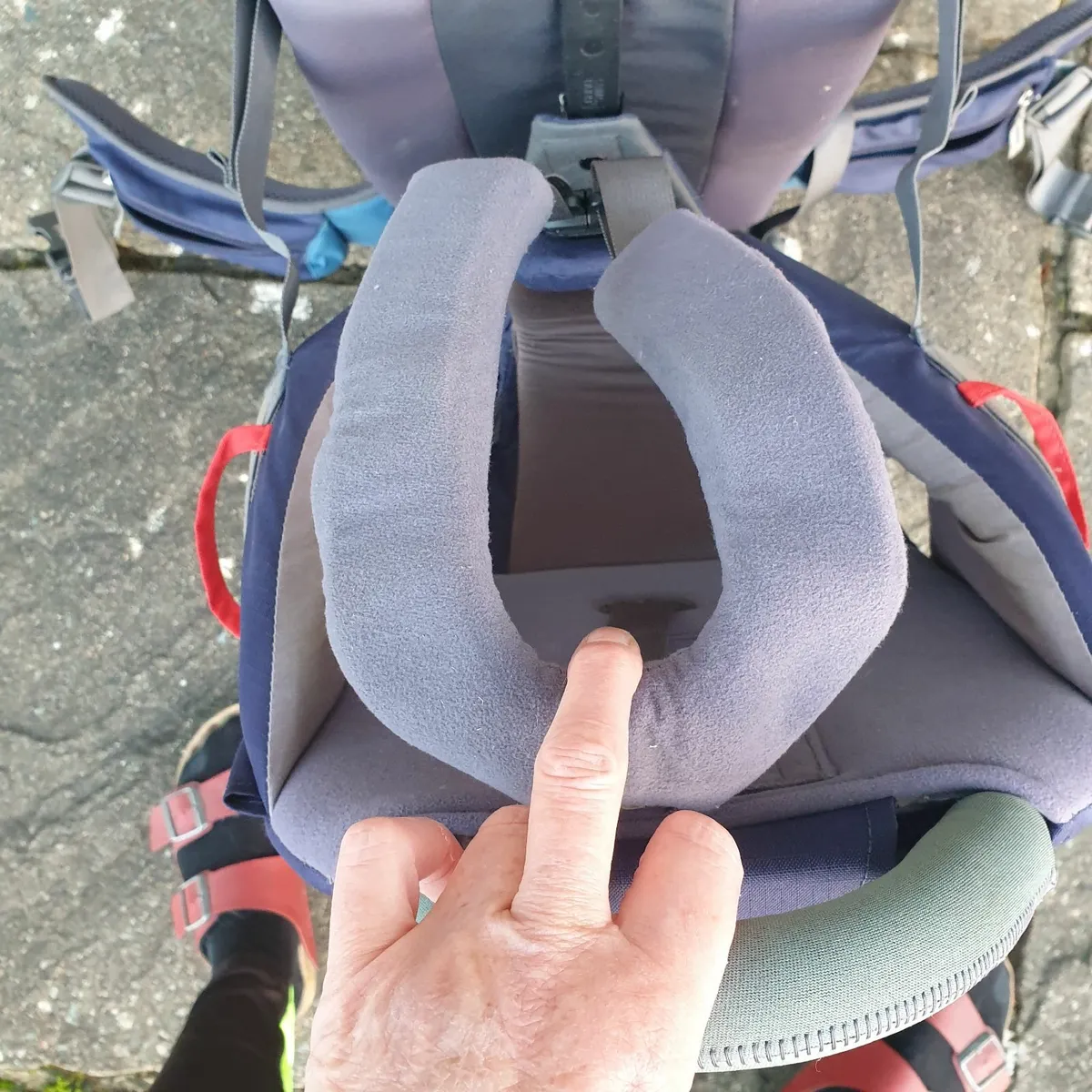 Hiking baby carrier with sun & rain cover - Image 3