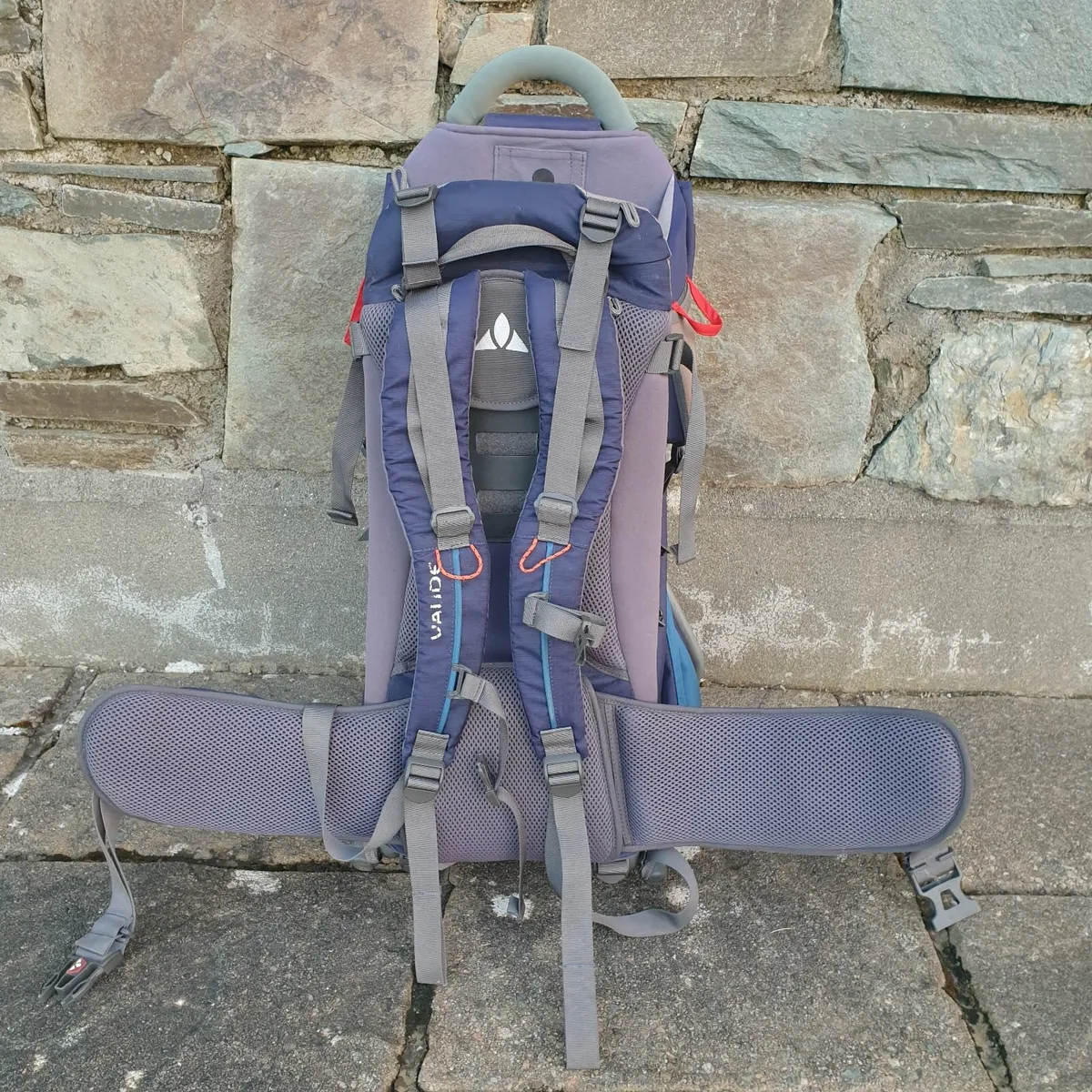 Hiking baby carrier with sun & rain cover - Image 4