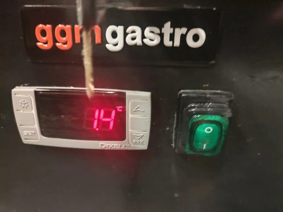 GGM gastro Professional Kitchen Fridge - Image 2