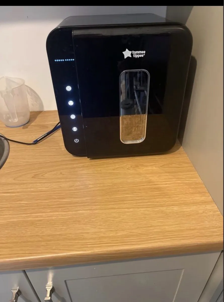 Tommee Tippee UV sterliser - Image 1