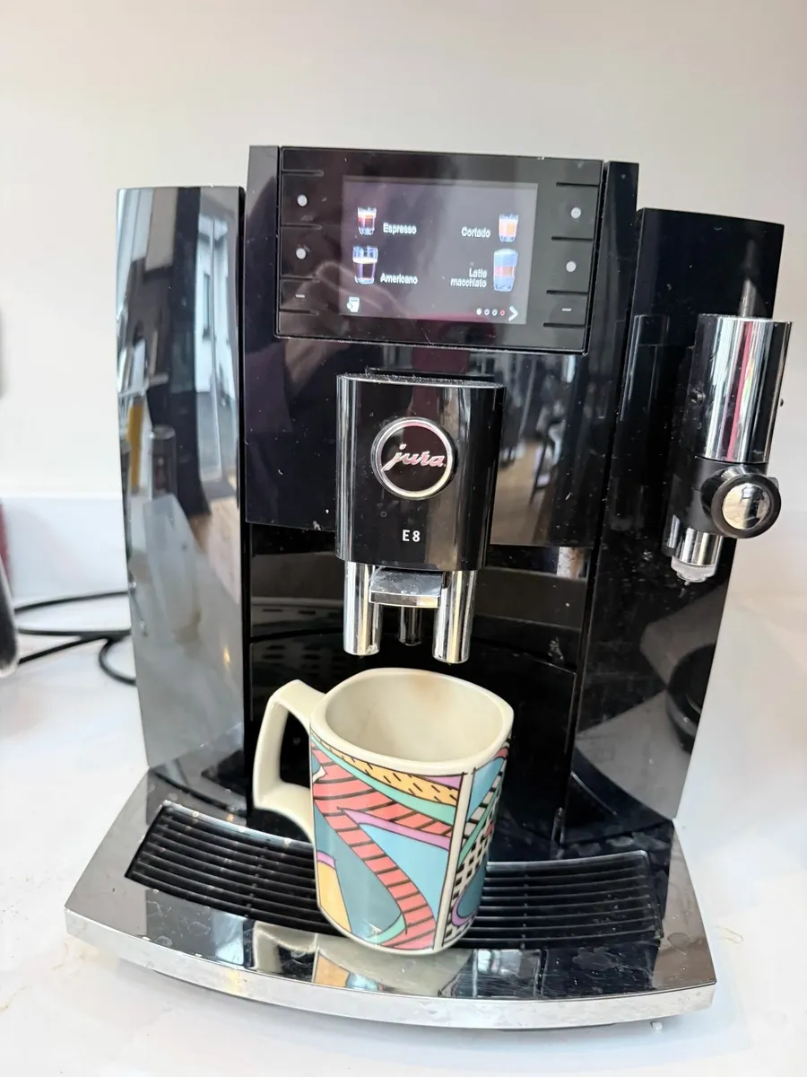 JURA E8 Superautomatic Espresso Machine - Image 4