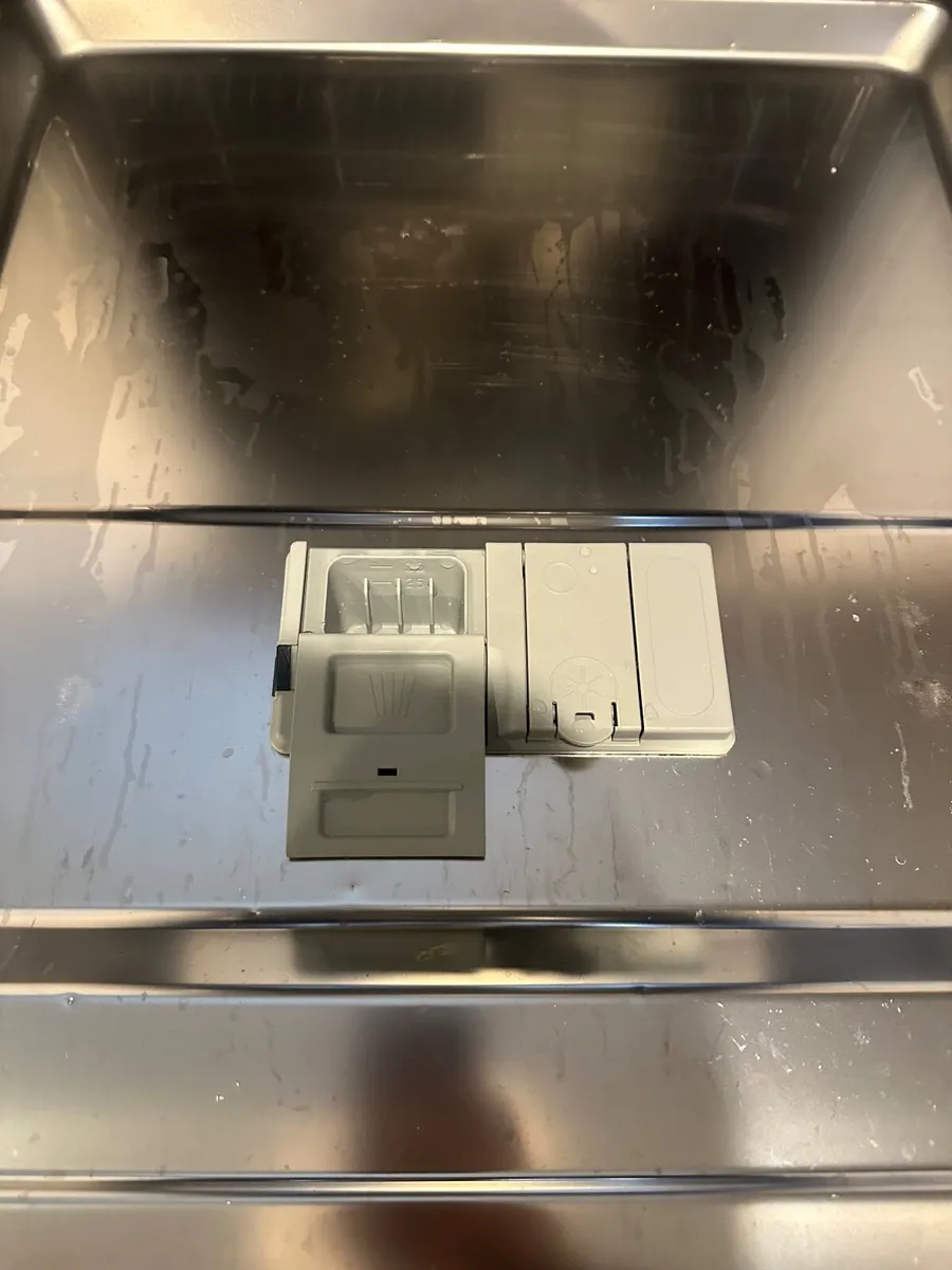 Hotpoint dishwasher - Image 2