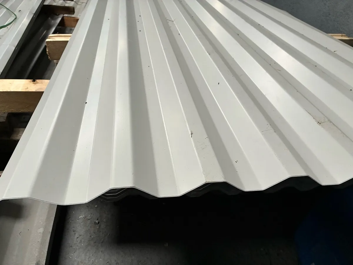 100 new boxprofile 16ft roof sheets €4000 - Image 1