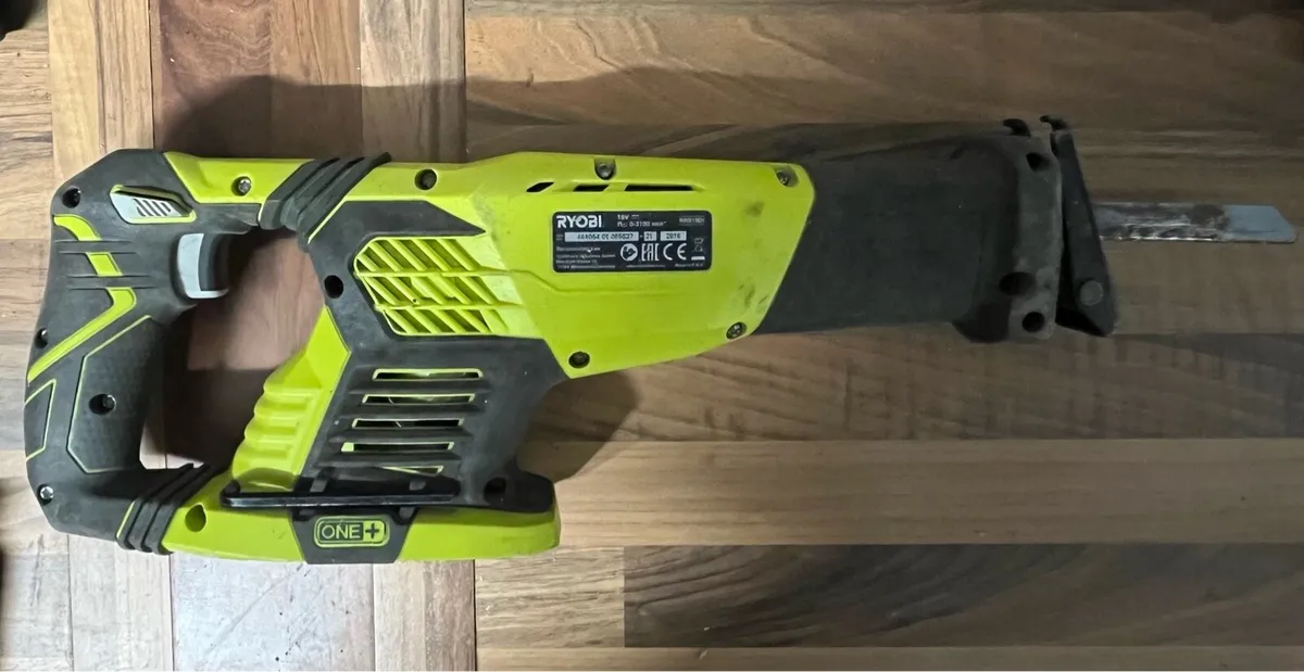 Ryobi reciprocating saw with battery & charger 18v - Image 2