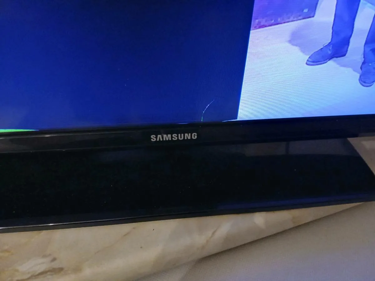 Samsung 32 inch tv for repair or parts - Image 2