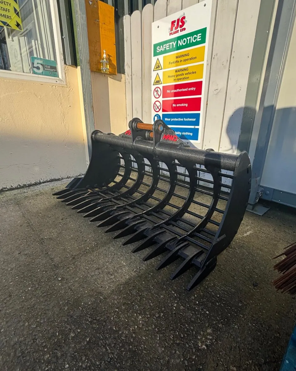 HAND 48" lawn rake bucket - Image 1