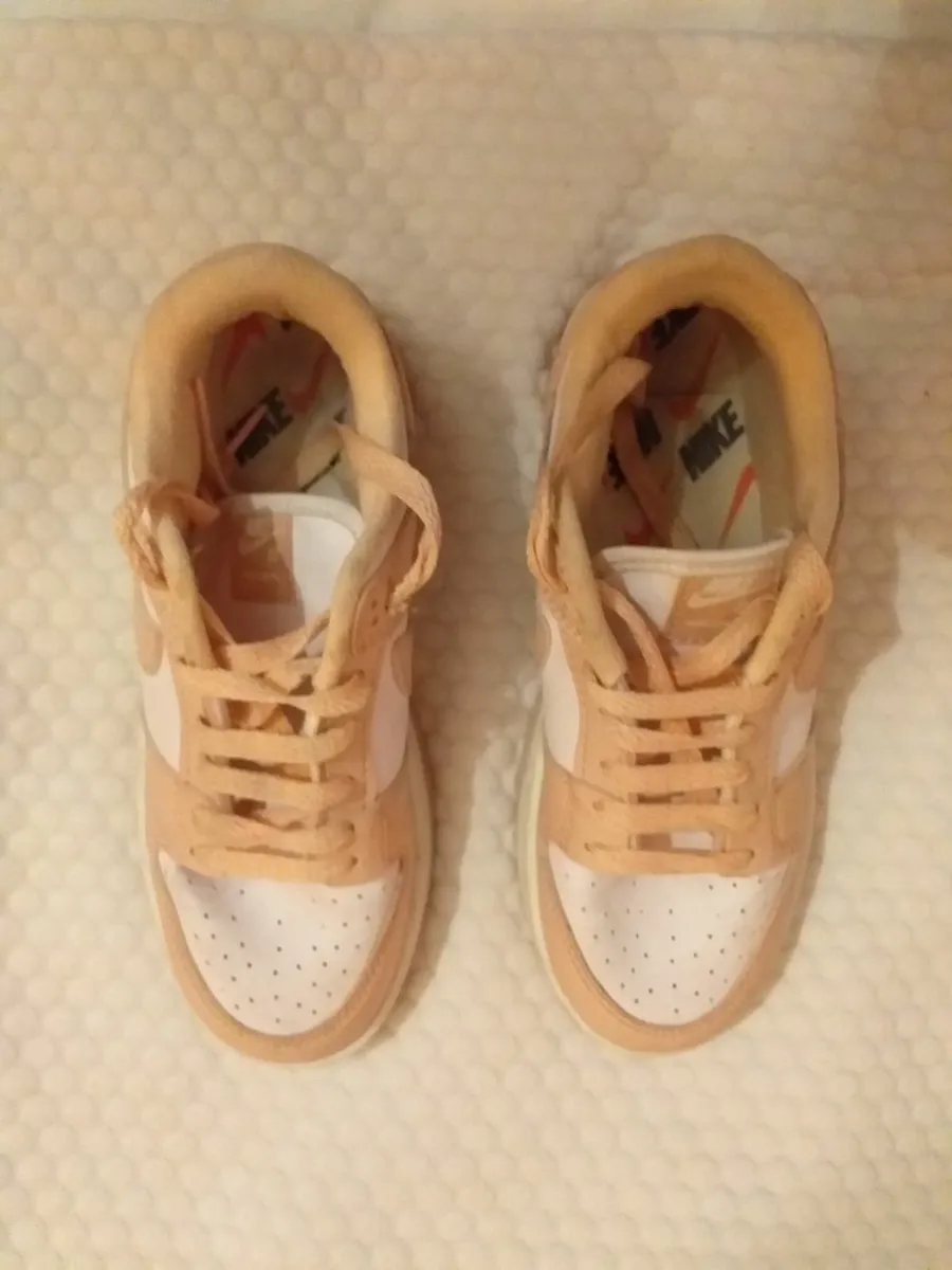 GIRLS NIKE TRAINERS - Image 1