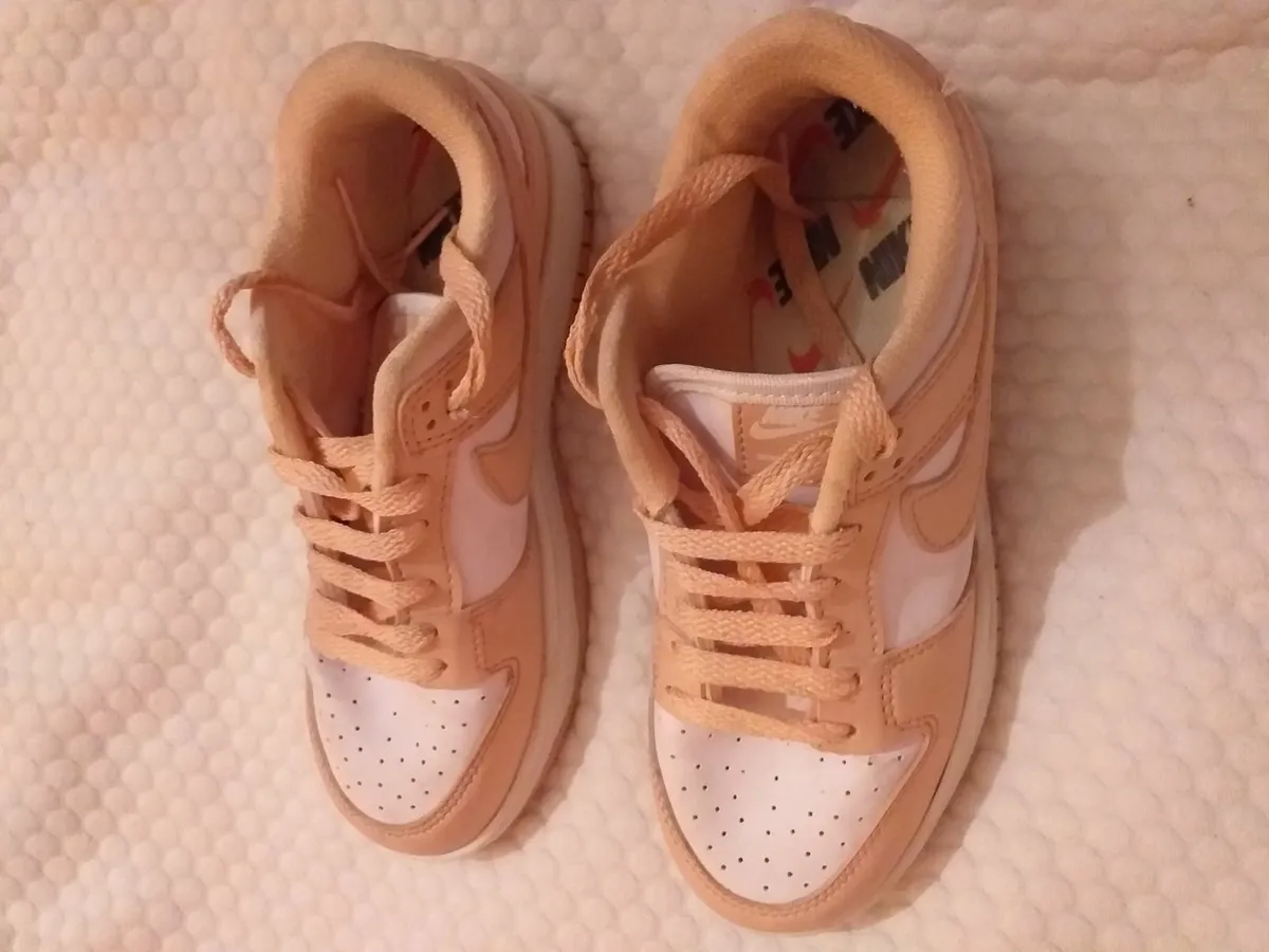 GIRLS NIKE TRAINERS - Image 2