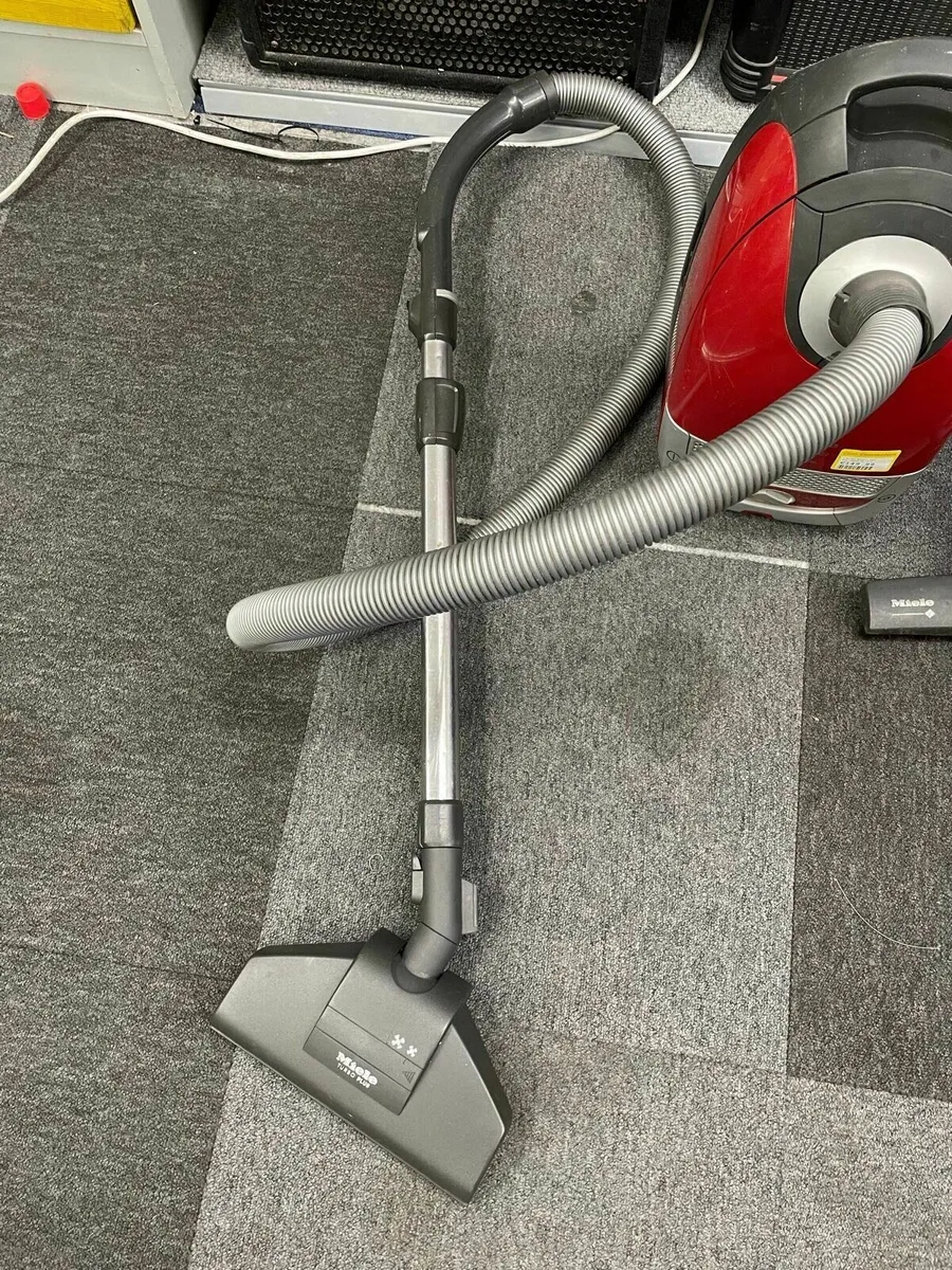 Miele Vacuum Cleaner - Image 2