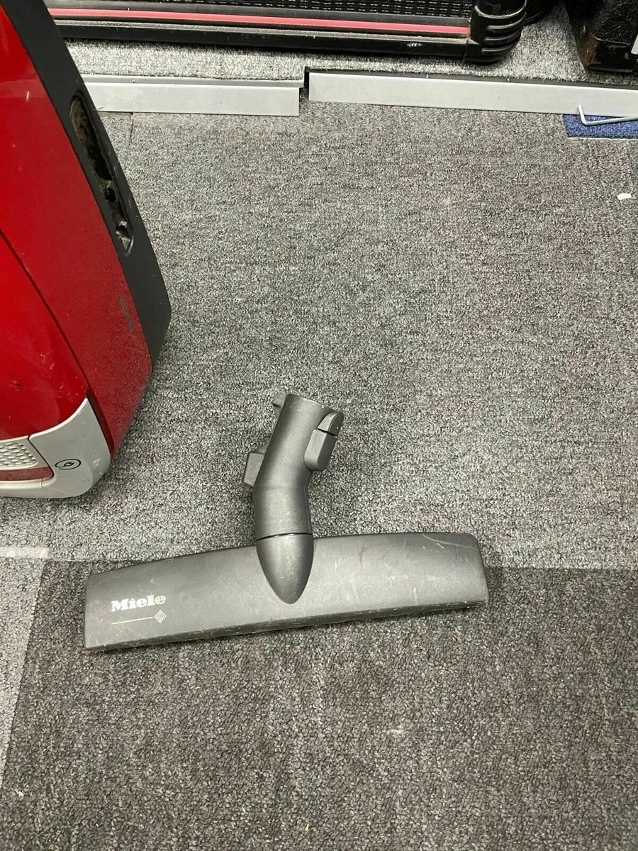 Miele Vacuum Cleaner - Image 3