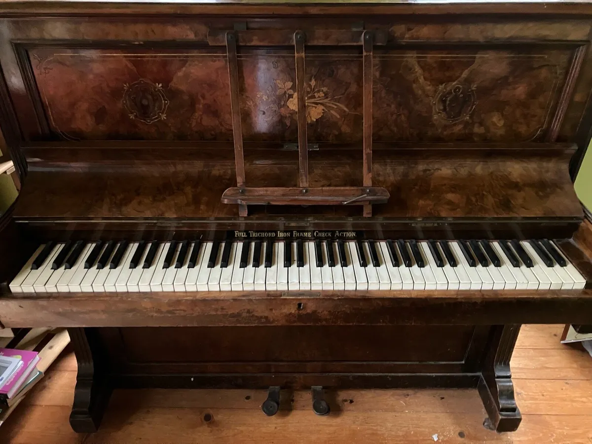 Piano - Free - Image 1