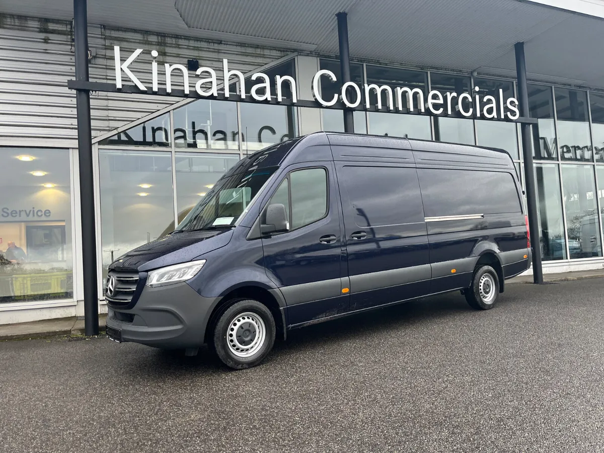 261 Mercedes-Benz Sprinter 319 SELECT Auto - Image 1