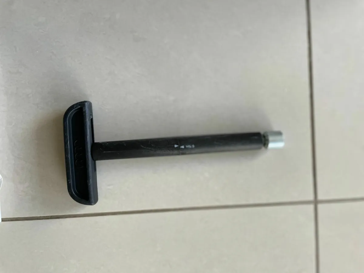 Original Audi Q5 Roof Rack Bars - Image 3