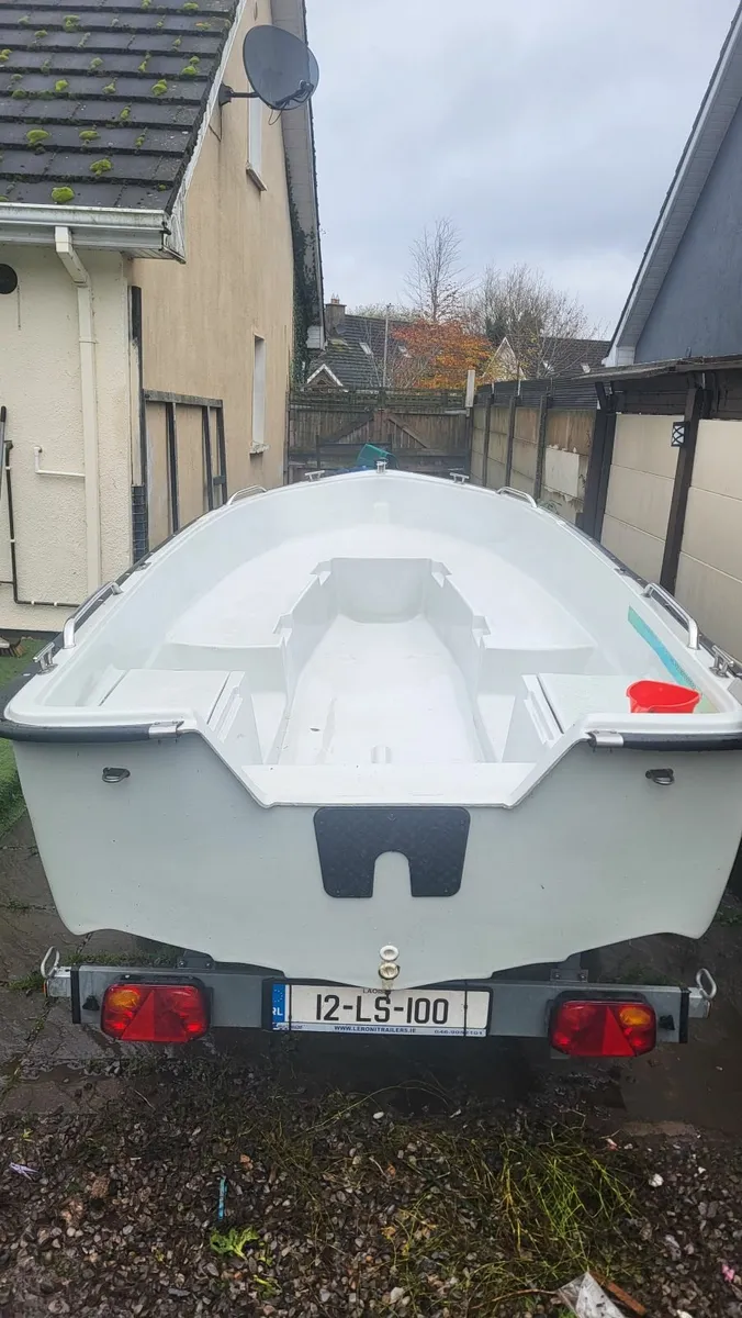 Boat trailer and engine - Image 2