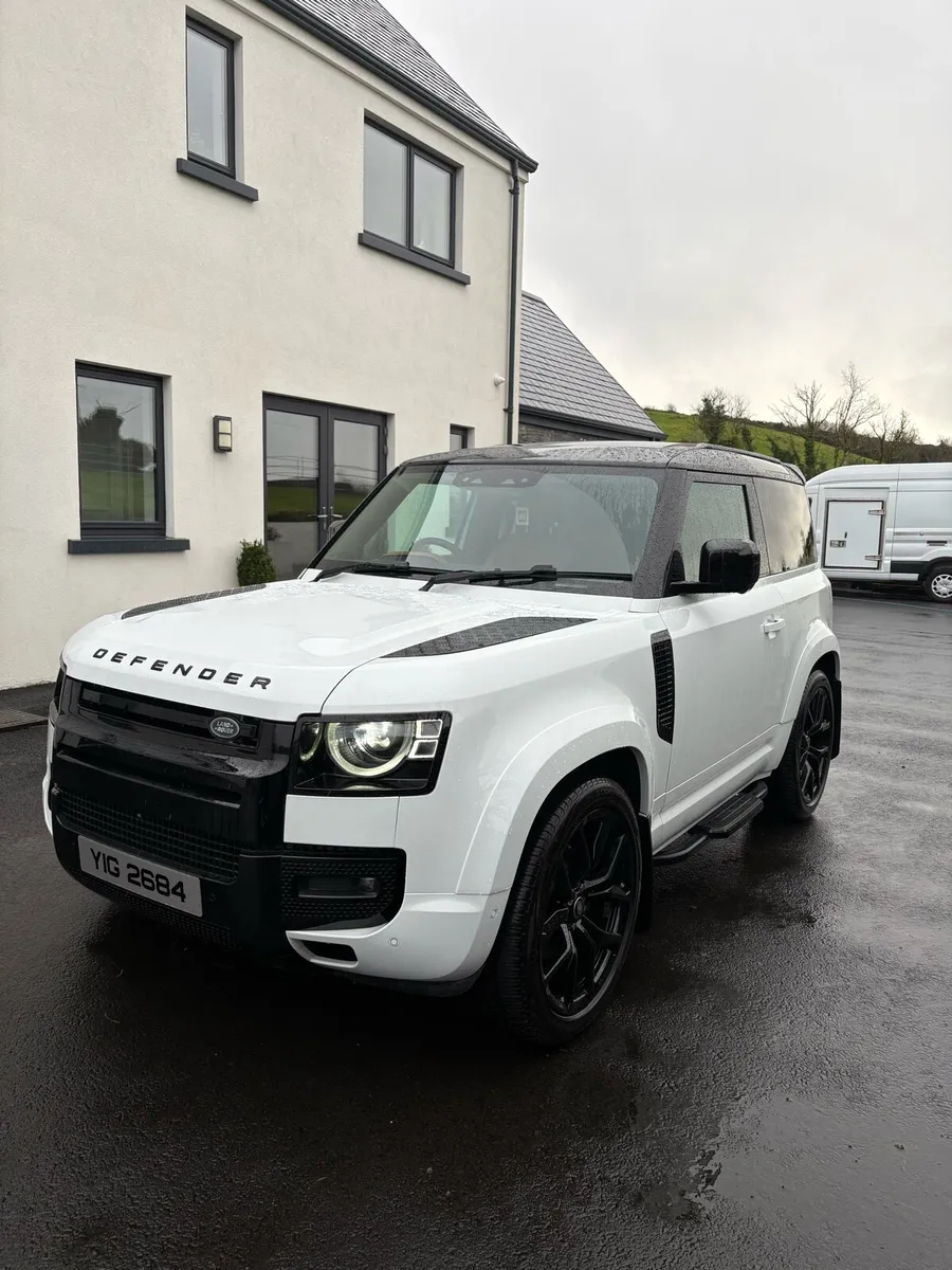 2024 Land Rover Defender - Image 2