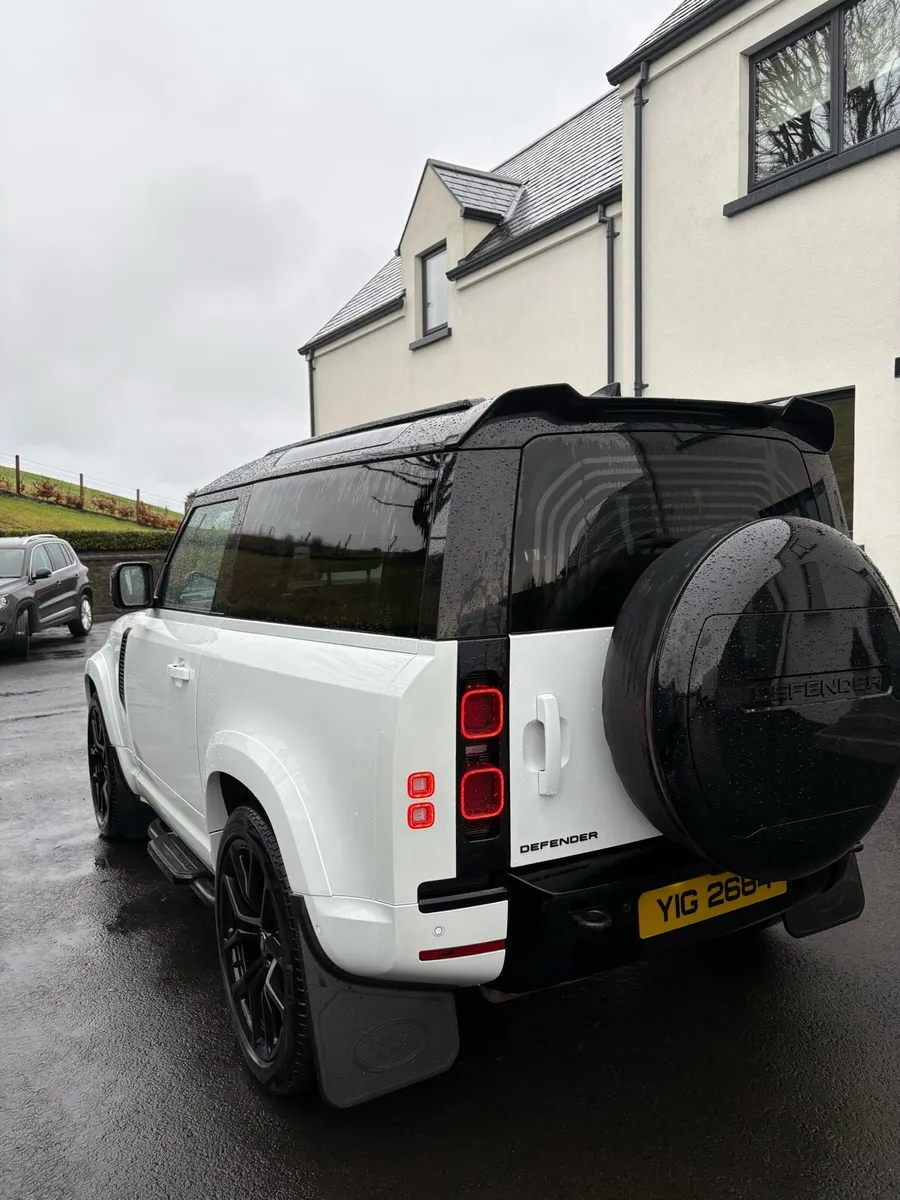 2024 Land Rover Defender - Image 3