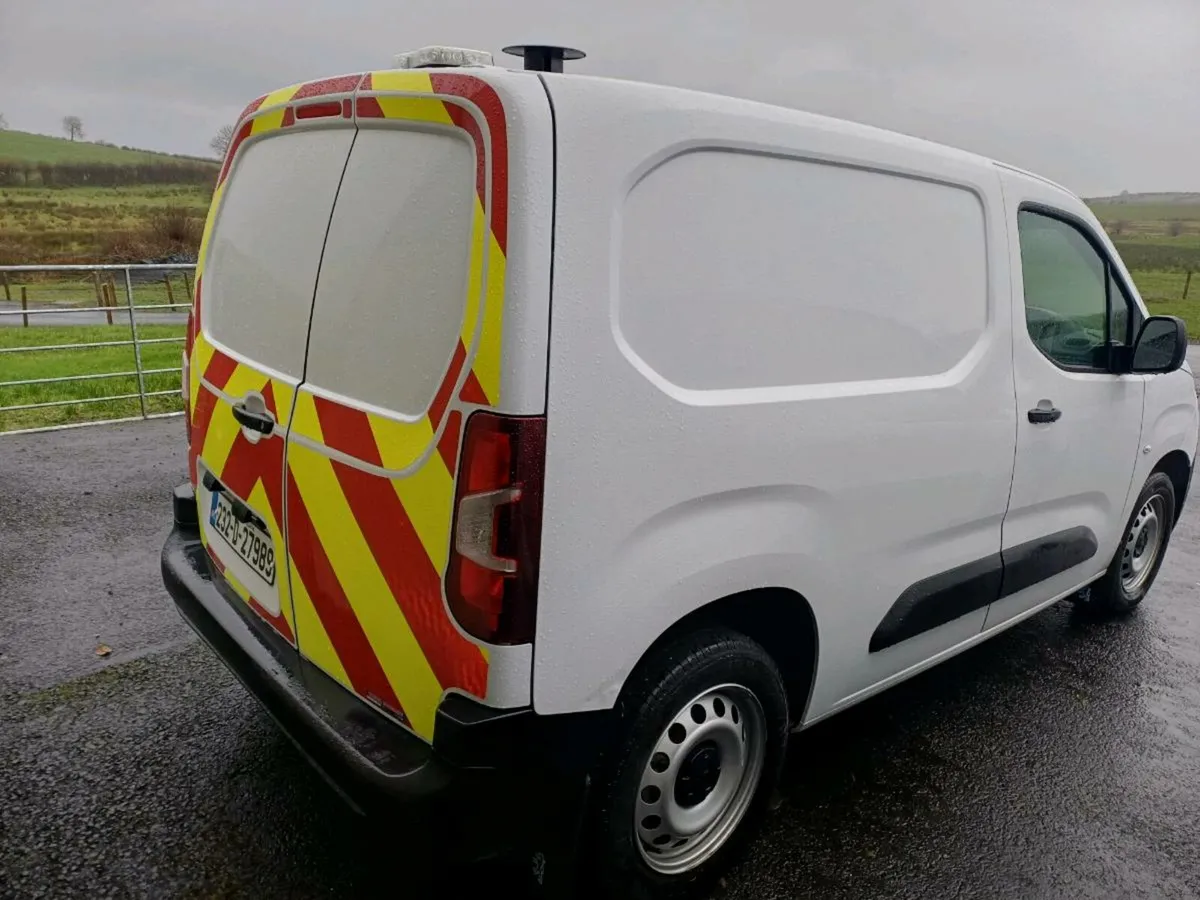 2023 Peugeot partner professional plus - Image 4