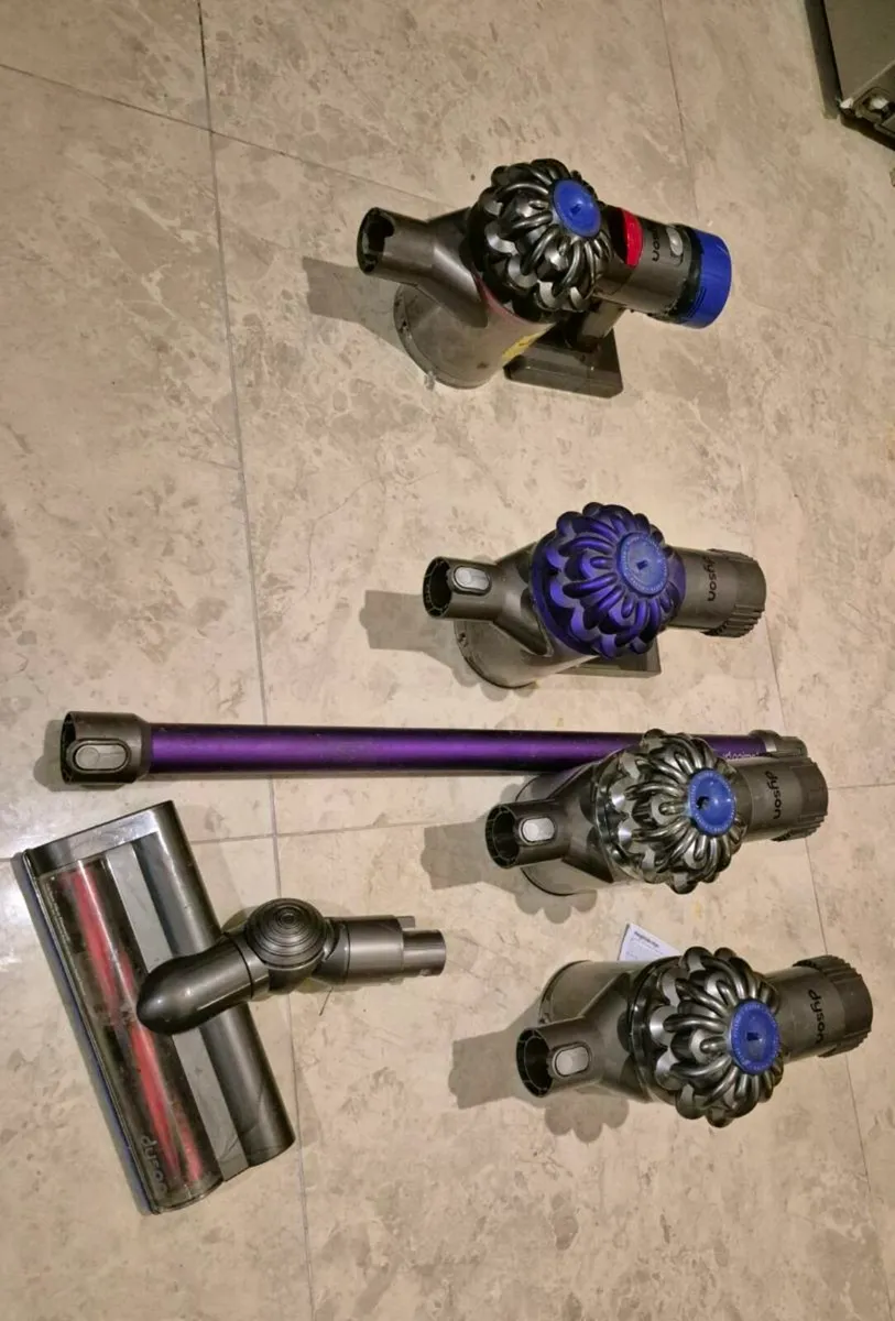 JOB LOTS CORDLESS DYSON V6 VACUUM  CHARGER  HAS AL - Image 2