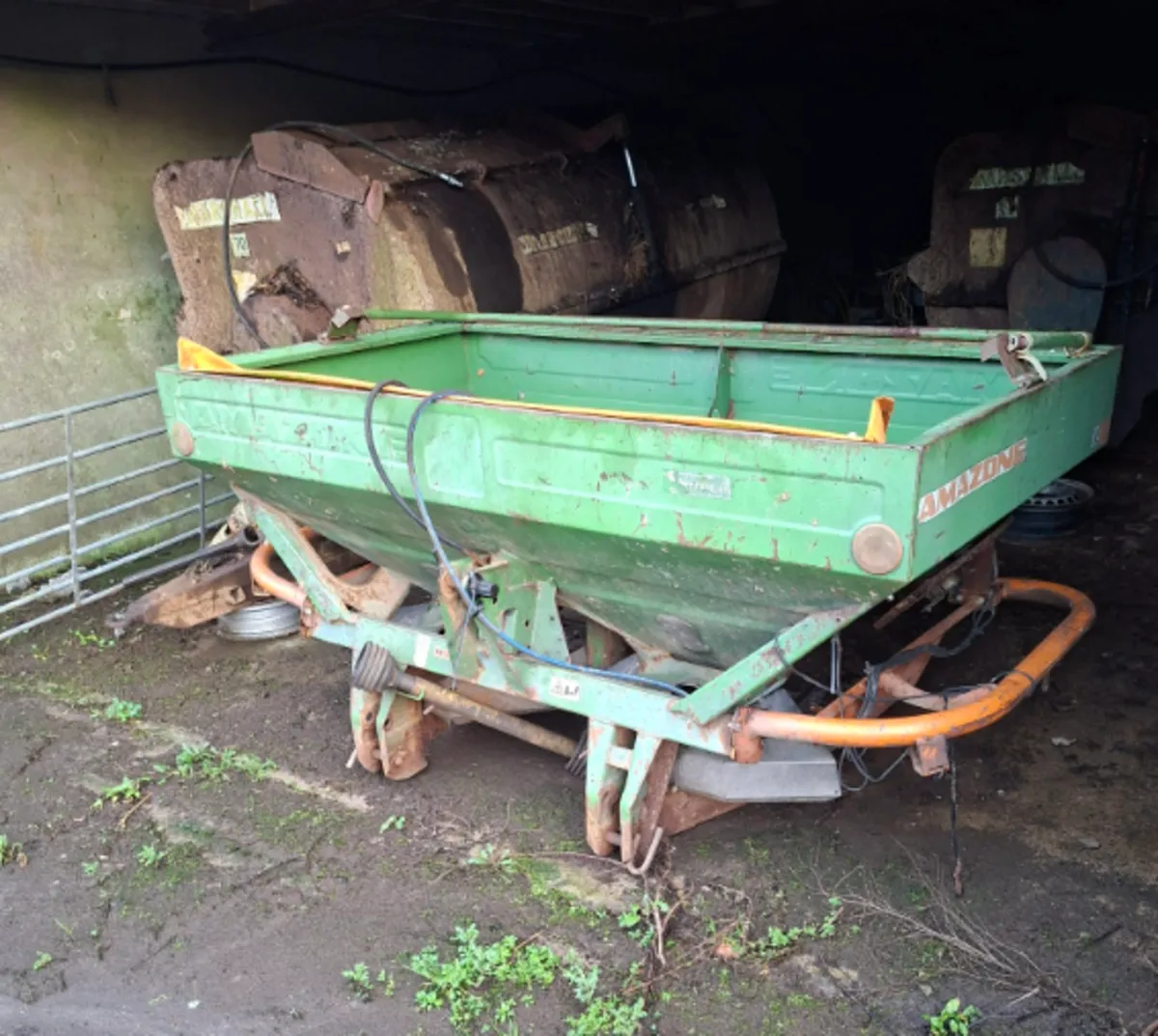 Fertiliser spregader  1 .5 ton