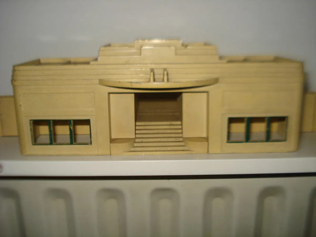 HORNBY DUBLO STATION PLATFORM & SIGNAL BOX. - Image 4